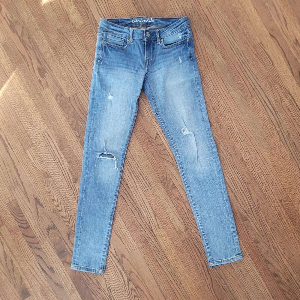 Aeropostale distressed skinny jeans